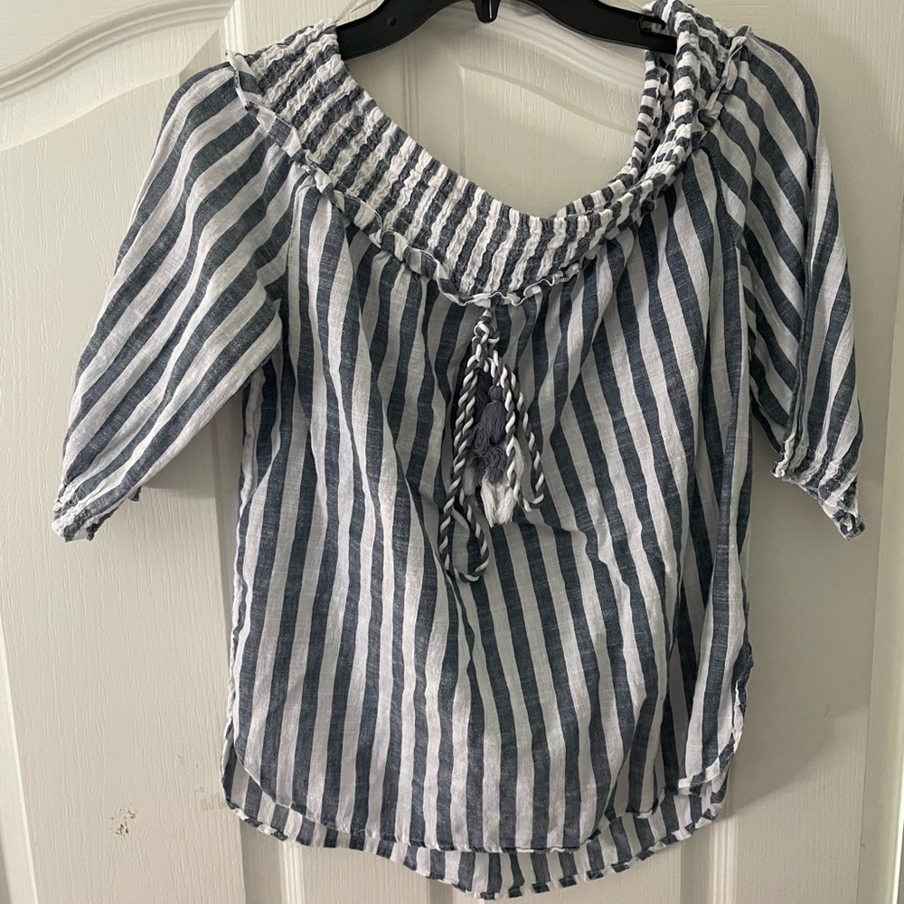 Off the shoulder short sleeve